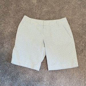 Vineyard vines blue seersucker shorts size 2